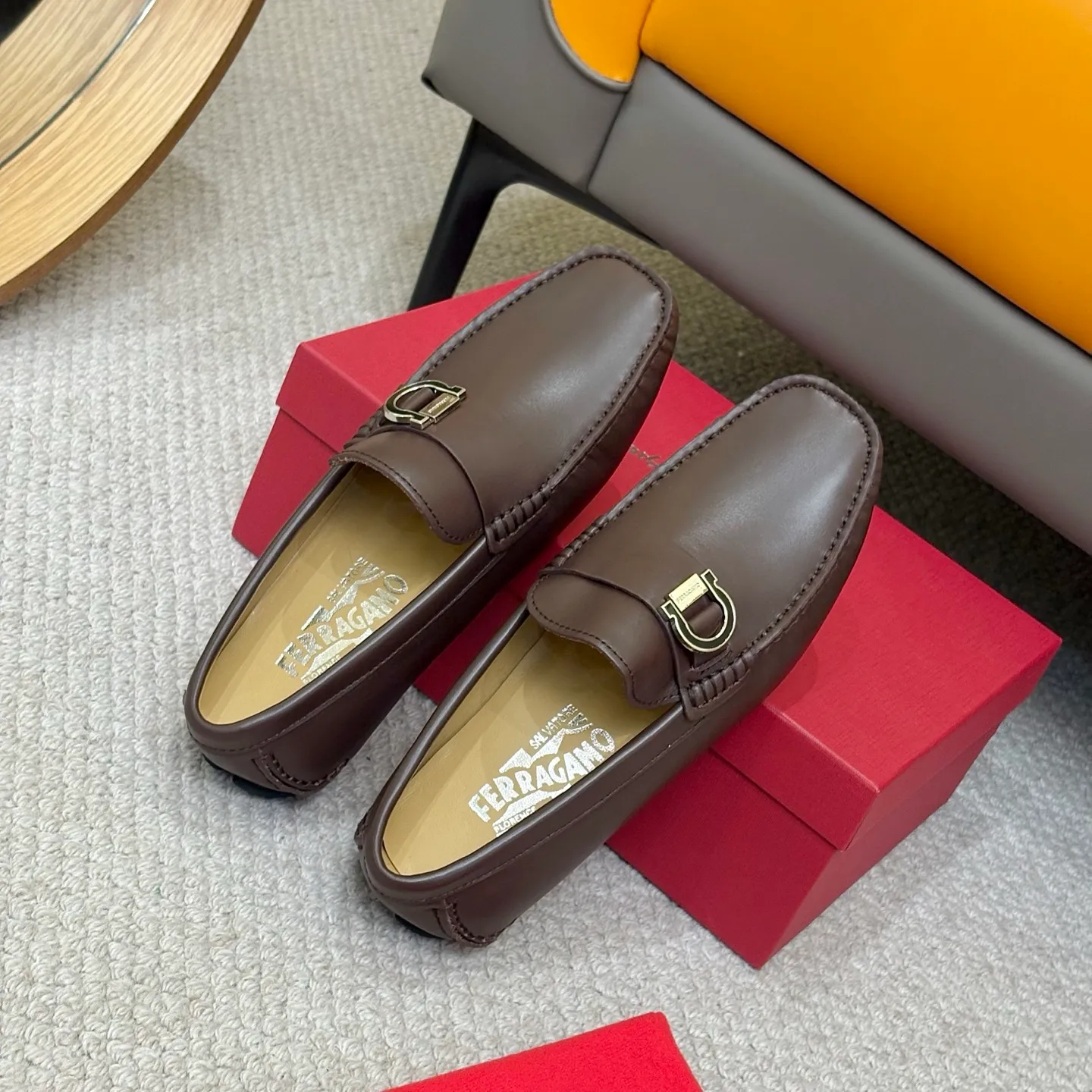 Men's men's shoes 💰420 (Yangli) Ferragamo 〰Ferragamo 2⃣️0⃣️2⃣️5️⃣ New series 👊🏻 Upper 🇮🇹 Italian imported calfskin, original outsole molding. Water-dyed sheepskin lining. The identity of every successful man is set off, and the upper and lower shoes are elegant and stable🚶🏻🚶🏻The high-end custom counter original replica is an eternal classic🔍️Number of codes: 38-46 with counter packaging